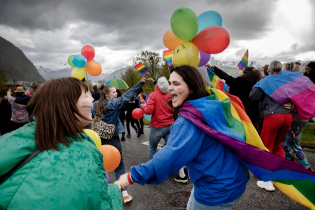 Foto fra pridemarkering i Volda