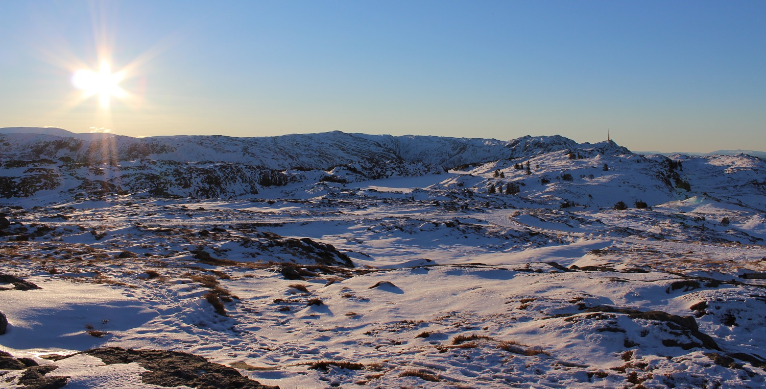 Soloppgang, fjell, snø